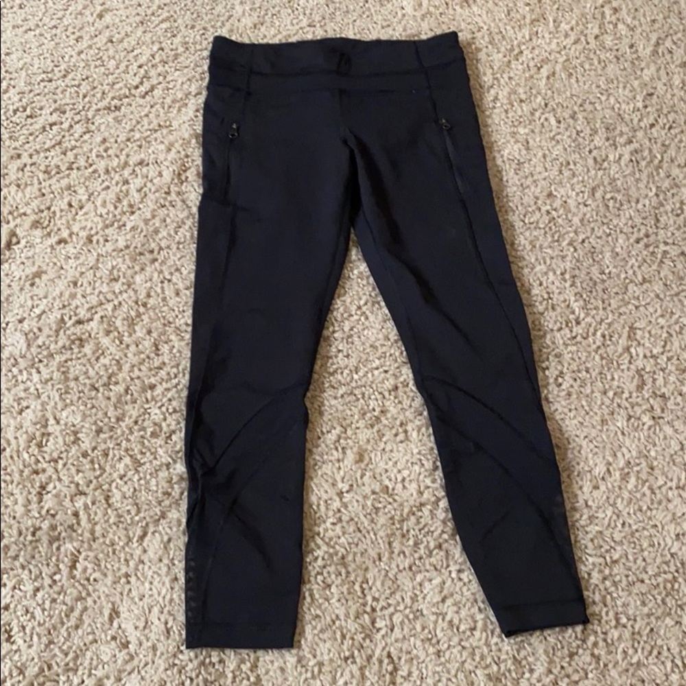 Lululemon leggings size 6.